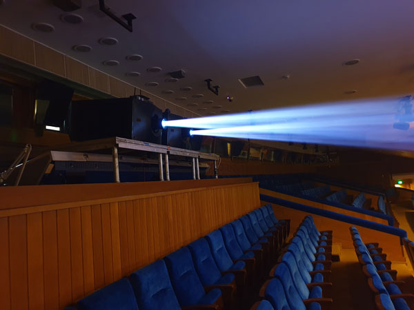 2. Лазерные проекторы Christie D4K40-RGB для Примадонны