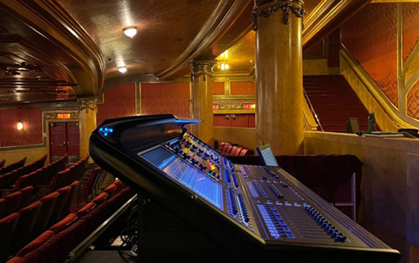 Легендарный театр Элджин в центре Торонто получил новейшую консоль DiGiCo