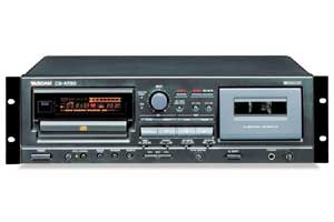 TASCAM CD-A700<br>Комбинация CD-плейера и кассетного магнитофона