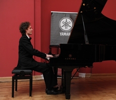 <b>Yamaha</b> ��������� ����� <b>��������� �������� ������ "Yamaha Chamber Series"</b>